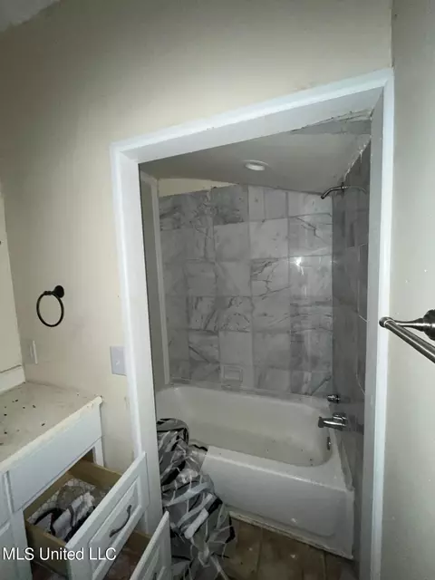 Bath - 213 Green Ave, Drew, MS 38737 photo 1 of 2