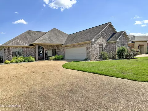 245 Clubview Cir, Pearl, MS 39208