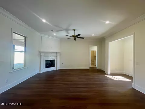 Living - 921 Glenwild Cir, Canton, MS 39046 photo 3 of 3