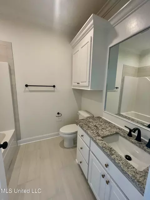 Bath - 921 Glenwild Cir, Canton, MS 39046 photo 5 of 5