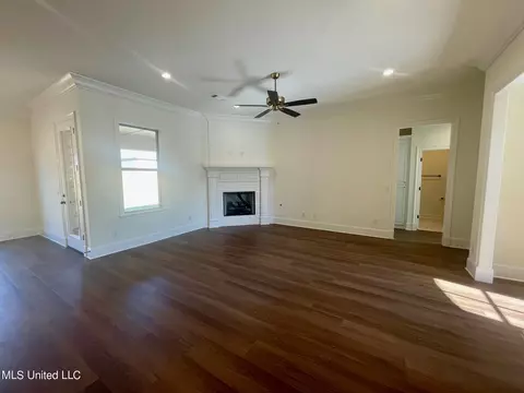 Living - 921 Glenwild Cir, Canton, MS 39046 photo 1 of 3