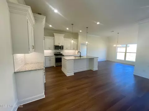 Dining - 921 Glenwild Cir, Canton, MS 39046 photo 2 of 3