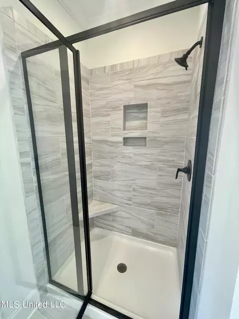 Bath - 917 Glenwild Cir, Canton, MS 39046 photo 3 of 4