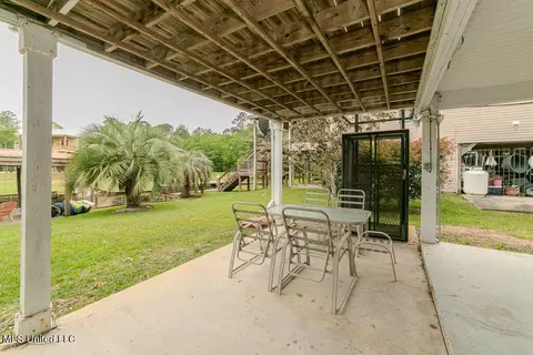 Exterior - 6093 Apache Dr, Kiln, MS 39556 photo 3 of 7