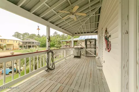 Exterior - 6093 Apache Dr, Kiln, MS 39556 photo 5 of 7
