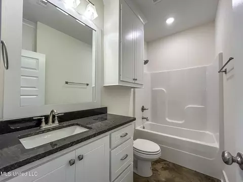 Bath - 933 Riverside Ln, Pearl, MS 39208 photo 4 of 4