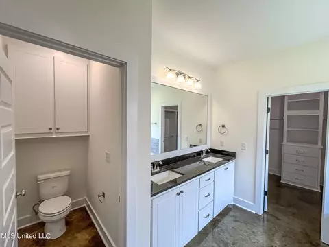 Bath - 933 Riverside Ln, Pearl, MS 39208 photo 2 of 4