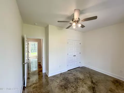 Bedroom - 933 Riverside Ln, Pearl, MS 39208 photo 3 of 4