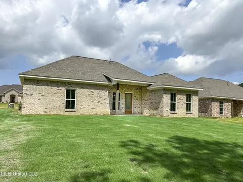 Exterior - 933 Riverside Ln, Pearl, MS 39208 photo 1 of 2