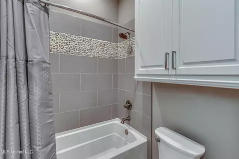 Bath - 1436 Ruby Pointe Pointe, Flowood, MS 39232 photo 8 of 10