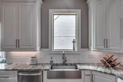 Kitchen - 1436 Ruby Pointe Pointe, Flowood, MS 39232 photo 4 of 9