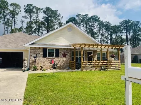 815 Kyle Cir, Waveland, MS 39576