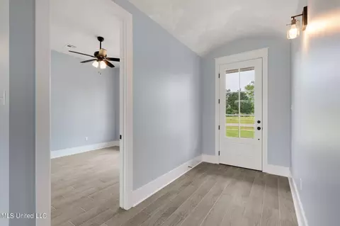 Entry Way - 5 S Caesar Dr, Carriere, MS 39426 photo 1 of 2