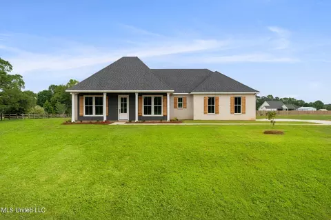 Exterior - 5 S Caesar Dr, Carriere, MS 39426 photo 2 of 13