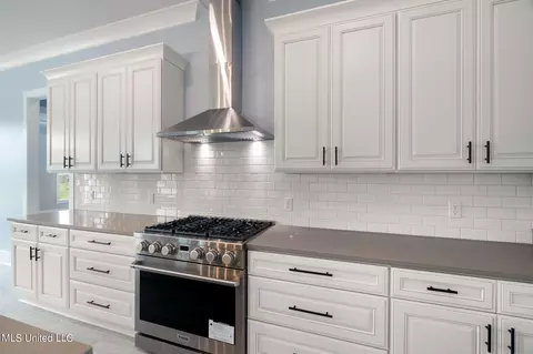 Kitchen - 5 S Caesar Dr, Carriere, MS 39426 photo 6 of 7