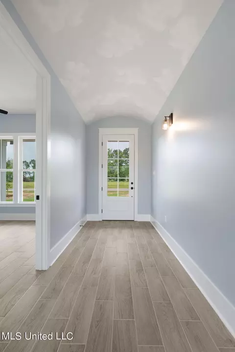 Entry Way - 5 S Caesar Dr, Carriere, MS 39426 photo 2 of 2