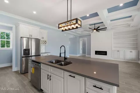 Kitchen - 5 S Caesar Dr, Carriere, MS 39426 photo 4 of 7