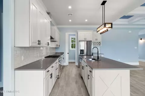 Kitchen - 5 S Caesar Dr, Carriere, MS 39426 photo 3 of 7