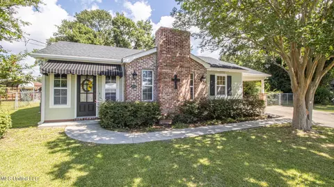 408 E Second St, Long Beach, MS 39560