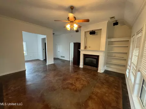 Living - 81 Mckinzie Cv, Hernando, MS 38632 photo 1 of 2