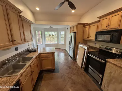 Kitchen - 81 Mckinzie Cv, Hernando, MS 38632 photo 1 of 4