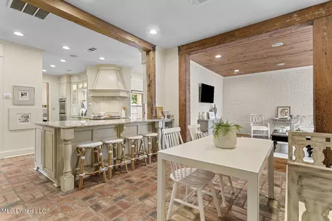 Dining - 19 Sheffield Ct, Jackson, MS 39211 photo 2 of 2