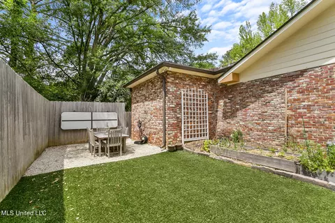Exterior - 19 Sheffield Ct, Jackson, MS 39211 photo 6 of 7