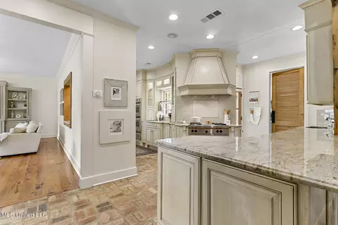 Kitchen - 19 Sheffield Ct, Jackson, MS 39211 photo 2 of 6