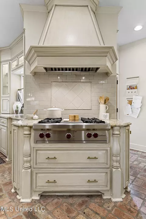 Kitchen - 19 Sheffield Ct, Jackson, MS 39211 photo 3 of 6