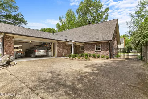 Exterior - 19 Sheffield Ct, Jackson, MS 39211 photo 4 of 7