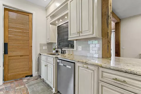 Kitchen - 19 Sheffield Ct, Jackson, MS 39211 photo 6 of 6