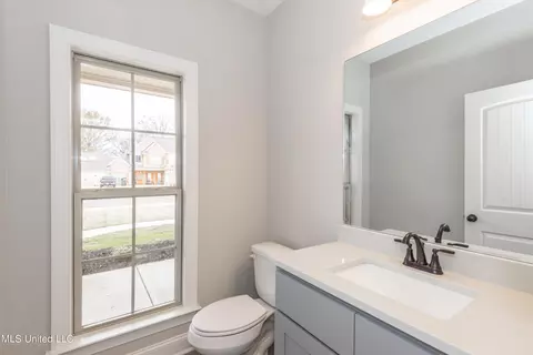 Bath - 1810 Baisley Dr, Nesbit, MS 38651 photo 1 of 3