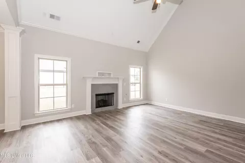 Living - 1810 Baisley Dr, Nesbit, MS 38651 photo 2 of 2