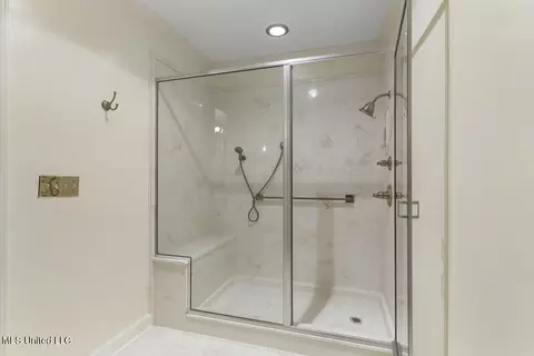 Bath - 208 Park Lane Pl, Jackson, MS 39211 photo 3 of 3
