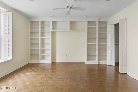 Living - 208 Park Lane Pl, Jackson, MS 39211 photo 1 of 4