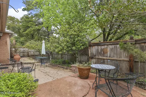 Exterior - 208 Park Lane Pl, Jackson, MS 39211 photo 4 of 5