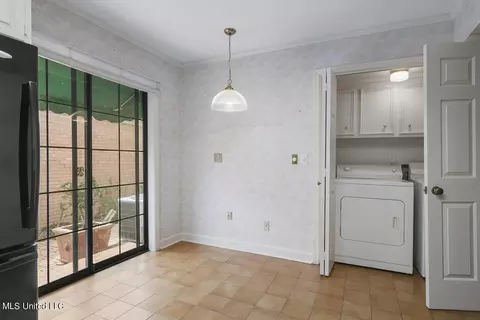 Kitchen - 208 Park Lane Pl, Jackson, MS 39211 photo 2 of 2