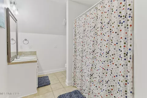 Bath - 124 Dendron Dr, Jackson, MS 39211 photo 5 of 5