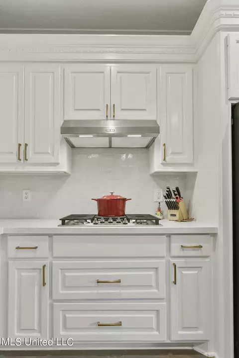 Kitchen - 124 Dendron Dr, Jackson, MS 39211 photo 3 of 5