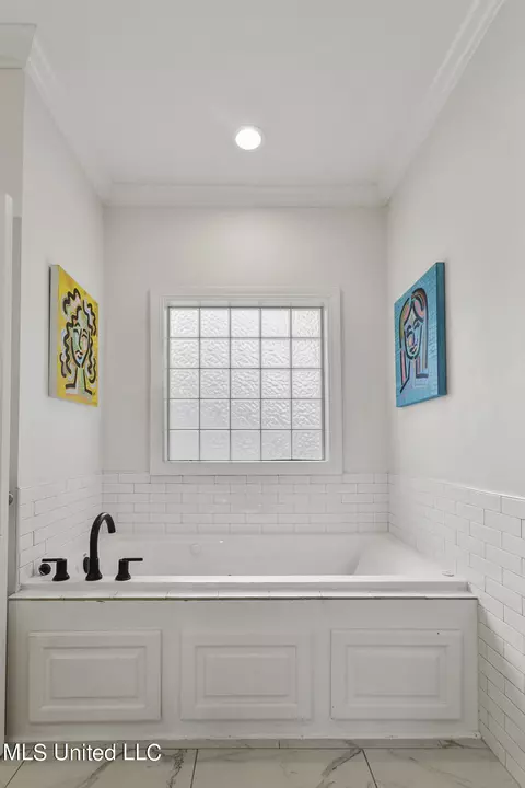 Bath - 124 Dendron Dr, Jackson, MS 39211 photo 1 of 5