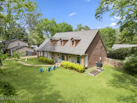 Exterior - 124 Dendron Dr, Jackson, MS 39211 photo 2 of 10