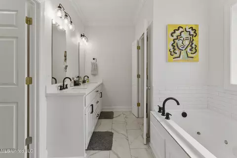 Bath - 124 Dendron Dr, Jackson, MS 39211 photo 3 of 5