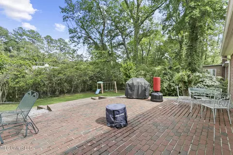 Exterior - 124 Dendron Dr, Jackson, MS 39211 photo 6 of 10