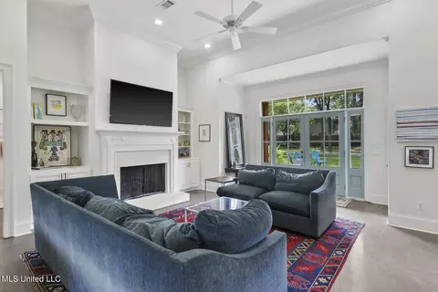 Living - 124 Dendron Dr, Jackson, MS 39211 photo 3 of 4