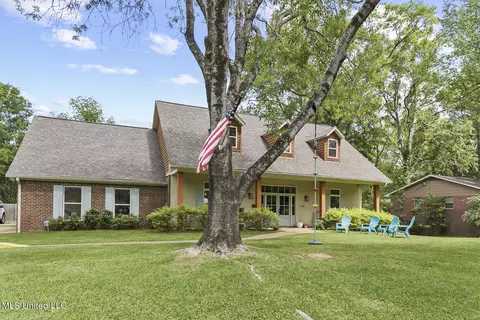 Exterior - 124 Dendron Dr, Jackson, MS 39211 photo 4 of 10
