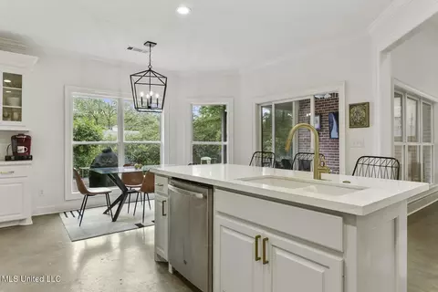 Kitchen - 124 Dendron Dr, Jackson, MS 39211 photo 4 of 5