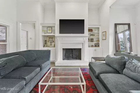 Living - 124 Dendron Dr, Jackson, MS 39211 photo 1 of 4
