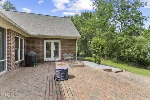 Exterior - 124 Dendron Dr, Jackson, MS 39211 photo 7 of 10
