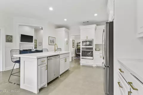 Kitchen - 124 Dendron Dr, Jackson, MS 39211 photo 2 of 5