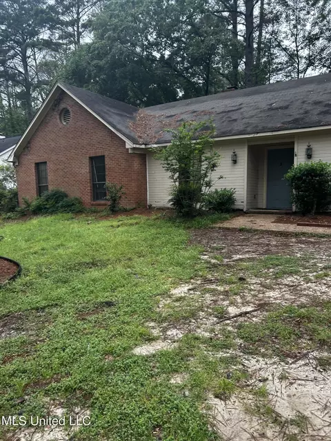 1528 Tracewood Dr, Jackson, MS 39211